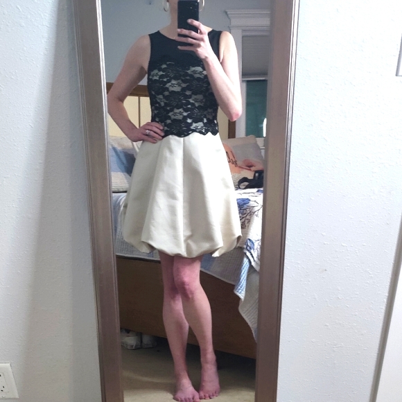 JS Collections Lace Bubble Dress - Picture 2 of 4